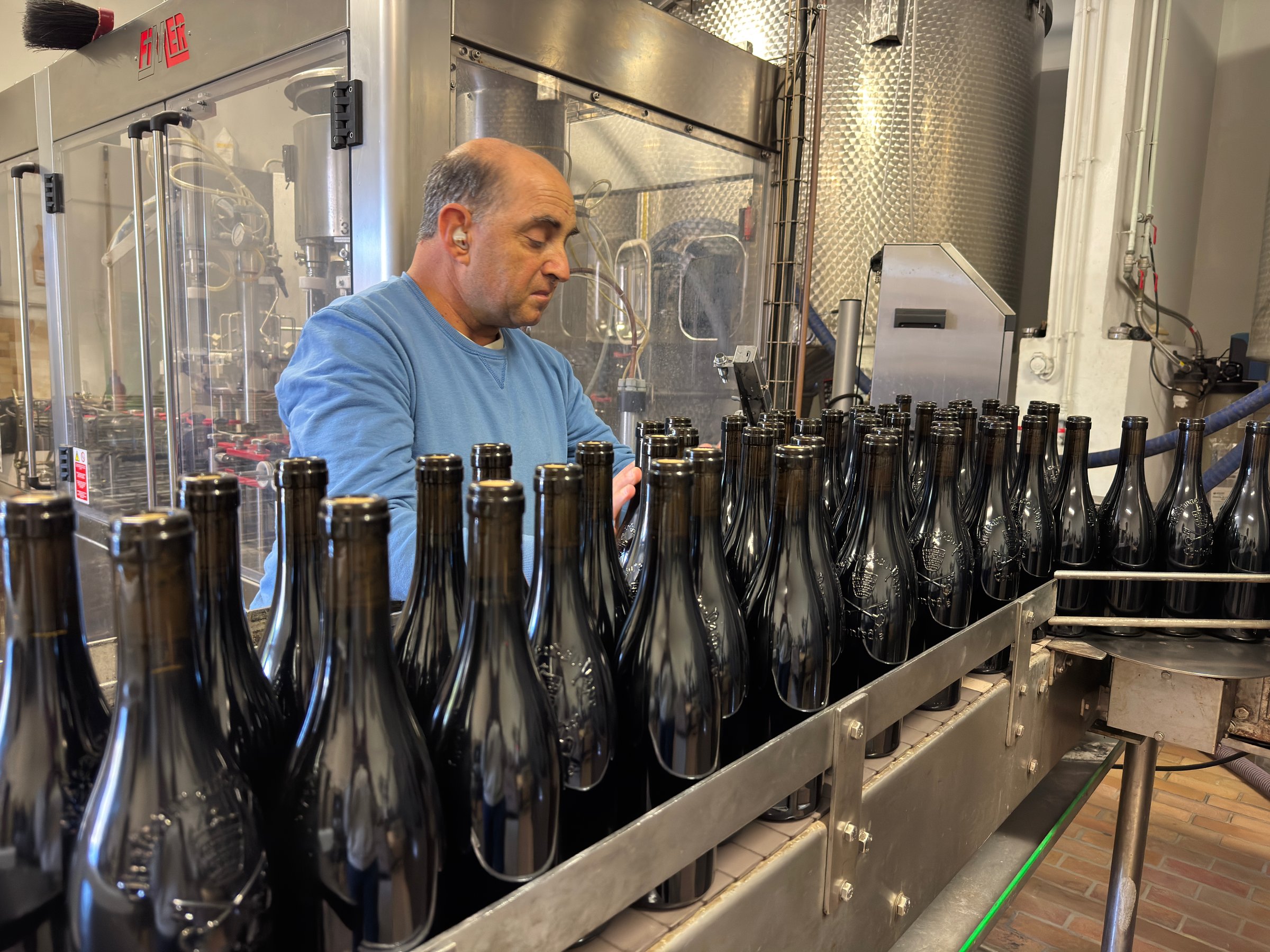 Nicolas Boisson on the bottling line